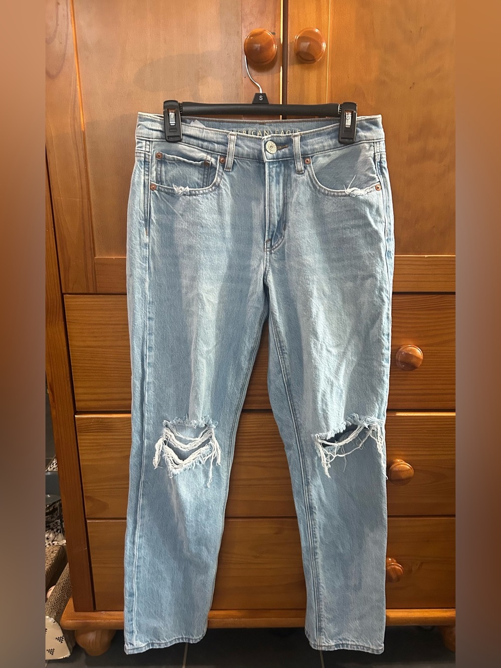 AE Light Blue Distressed Women’s JeansSize 6